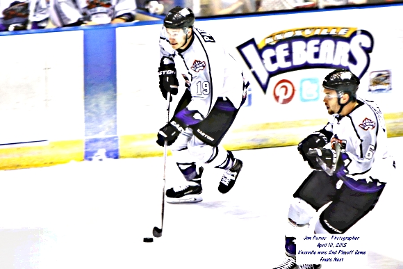 041015_2nd playoffJIM_0137