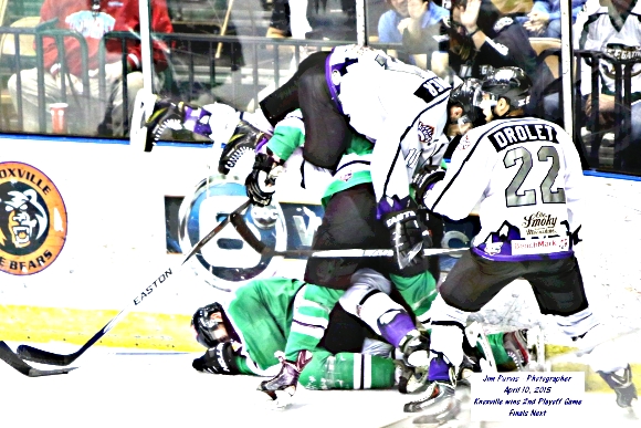 041015_2nd playoffJIM_0528